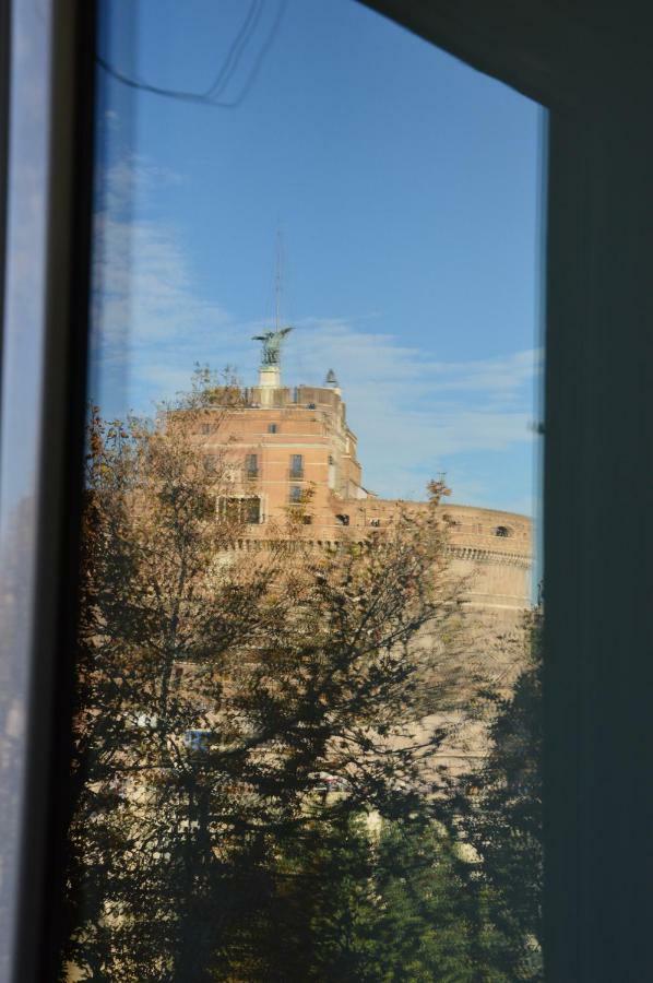 Una Finestra Su Castel Sant'Angelo Roma Eksteriør bilde